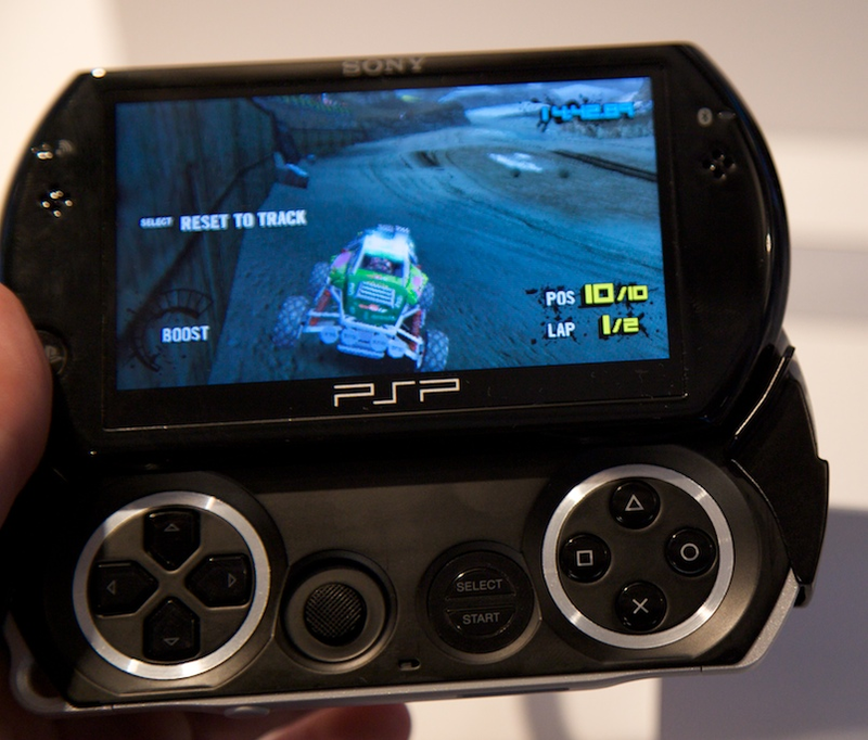 Illustration for article titled Hands On: Is The PSP Go! Too Small?